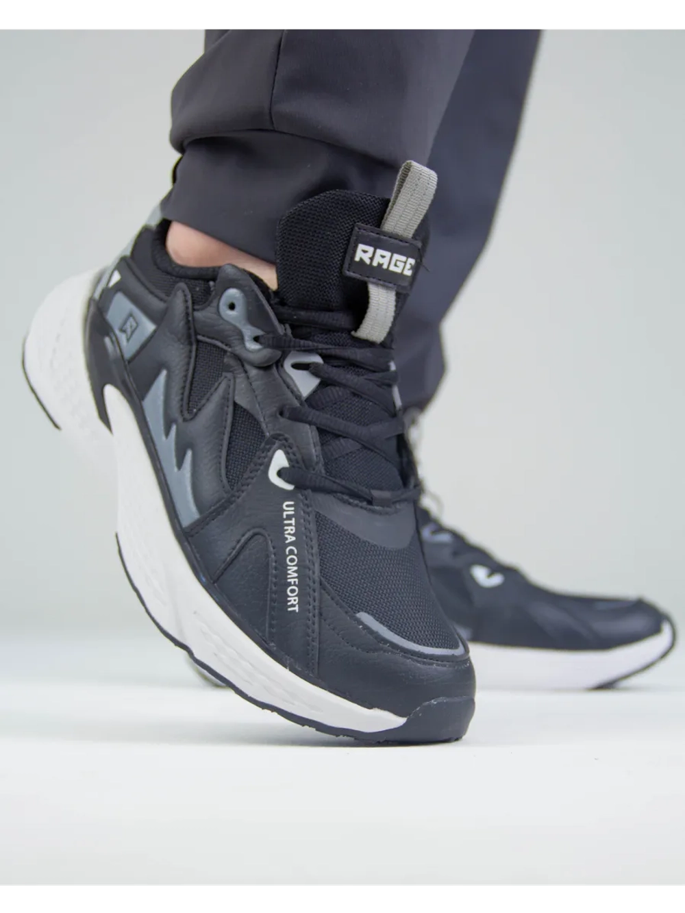 Спортивные кроссовки с амортизацией и подошвой MICHELIN