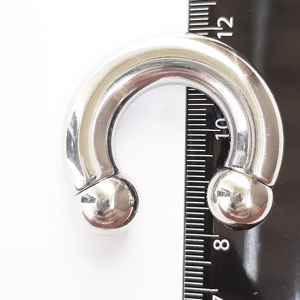 Циркуляр ( утяжелитель), подкова для пирсинга: диаметр 20 мм, толщина 10 мм, диаметр шариков 12 мм. Сталь 316L.