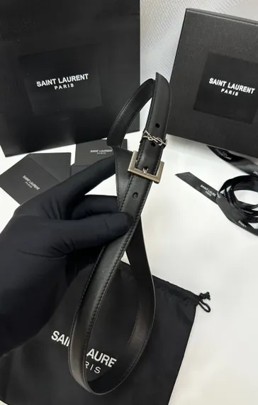Ремень SAINT LAURENT с пряжкой CASSANDRE из зернистой кожи