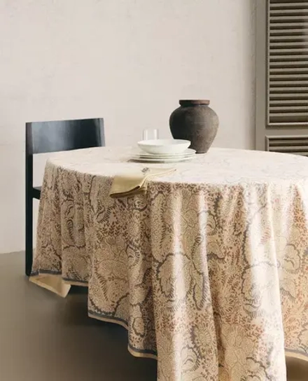 ZARA HOME СКАТЕРТЬ С ЦВЕТОЧНЫМ ПРИНТОМ, СИНИЙ