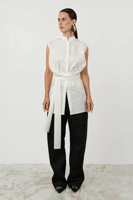 Блуза с драпировкой и поясом