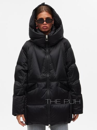 Черный дутый пуховик с объемным капюшоном