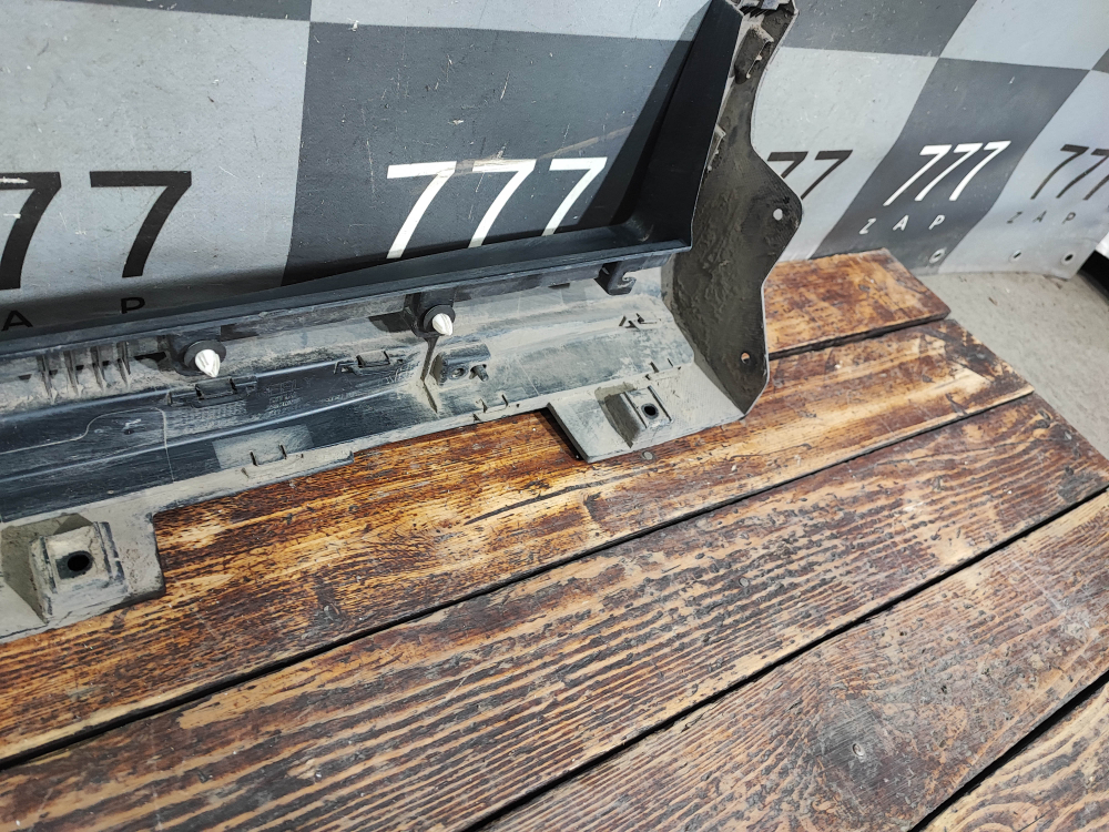 Накладка порога правого Geely Coolray 19-нв Б/У Оригинал 6073055800