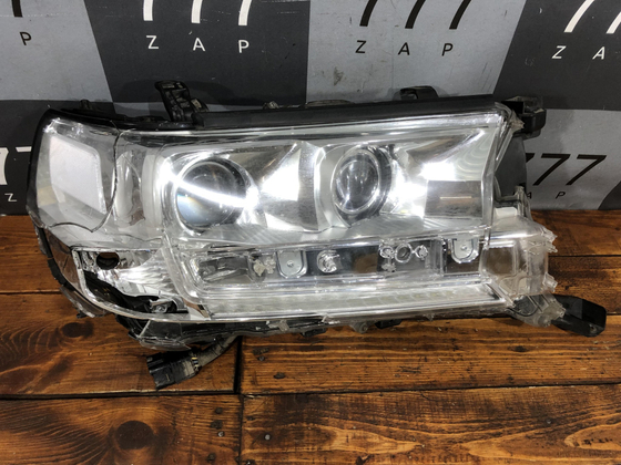 Фара правая Toyota Land Cruiser 200 15-21 Б/У Оригинал 8110560K12