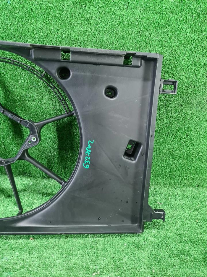 Диффузор вентилятора Lexus UX (2018-н.в.)