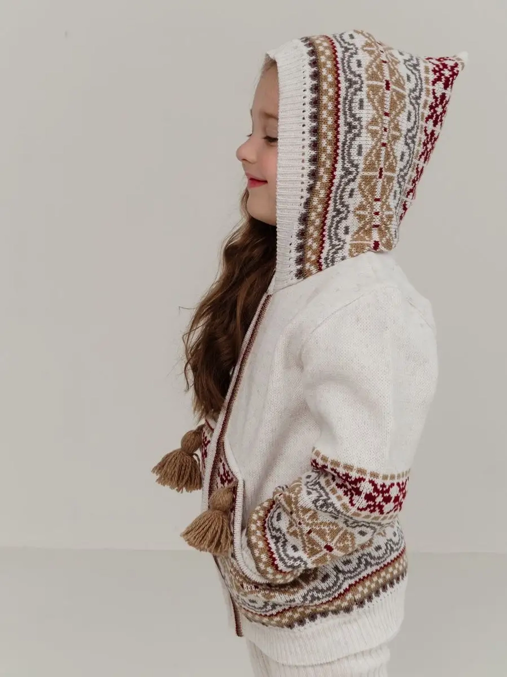 Кофта вязаная на молнии с капюшоном и карманом