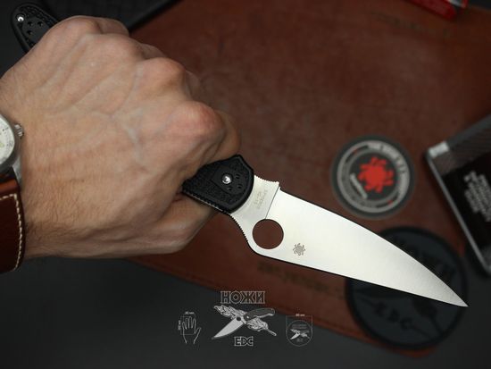 Складной нож Spyderco Police 4 C07PBK4 c клинком из стали VG-10, рукоять FRN