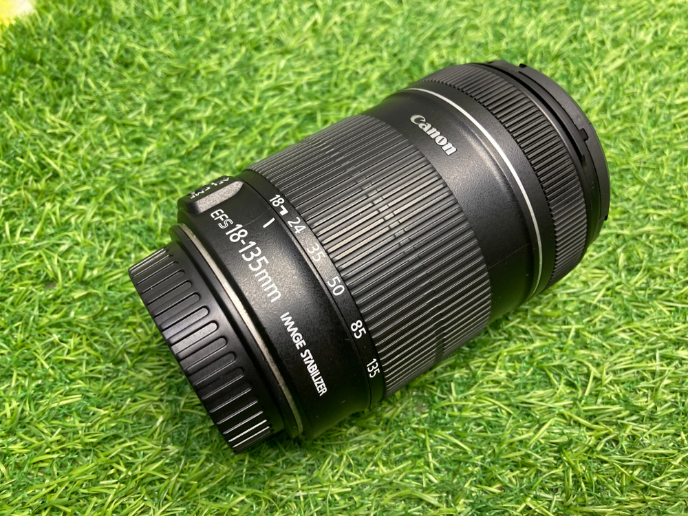 Canon EF-S 18-135mm 3.5-5.6 IS