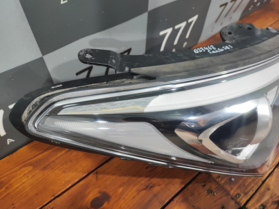 Фара правая ксенон Hyundai Santa Fe 3 (DM) 15-18 Б/У Оригинал 921022W600