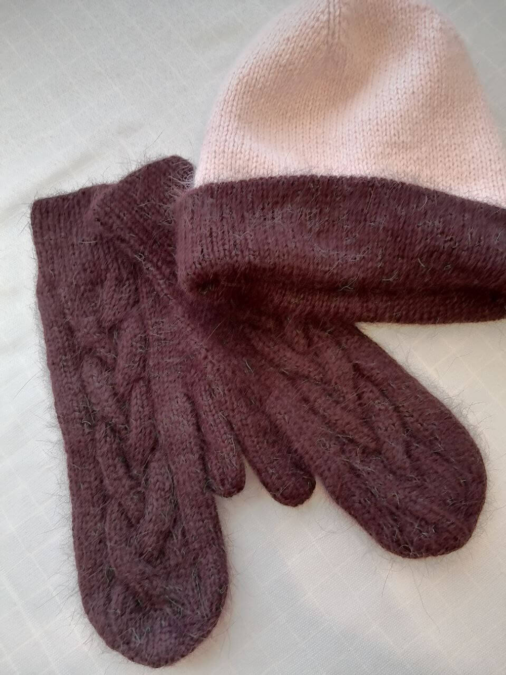 Шапка вязанная, женская, двухсторонняя.