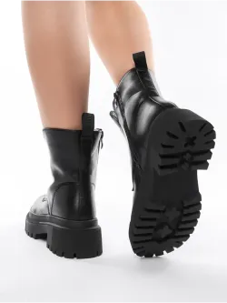 Зимние ботинки на высокой платформе