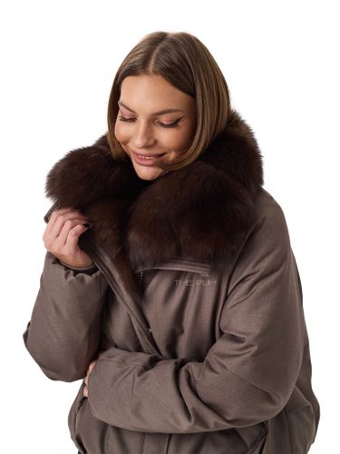 Короткая парка цвета капучино с песцовым воротником