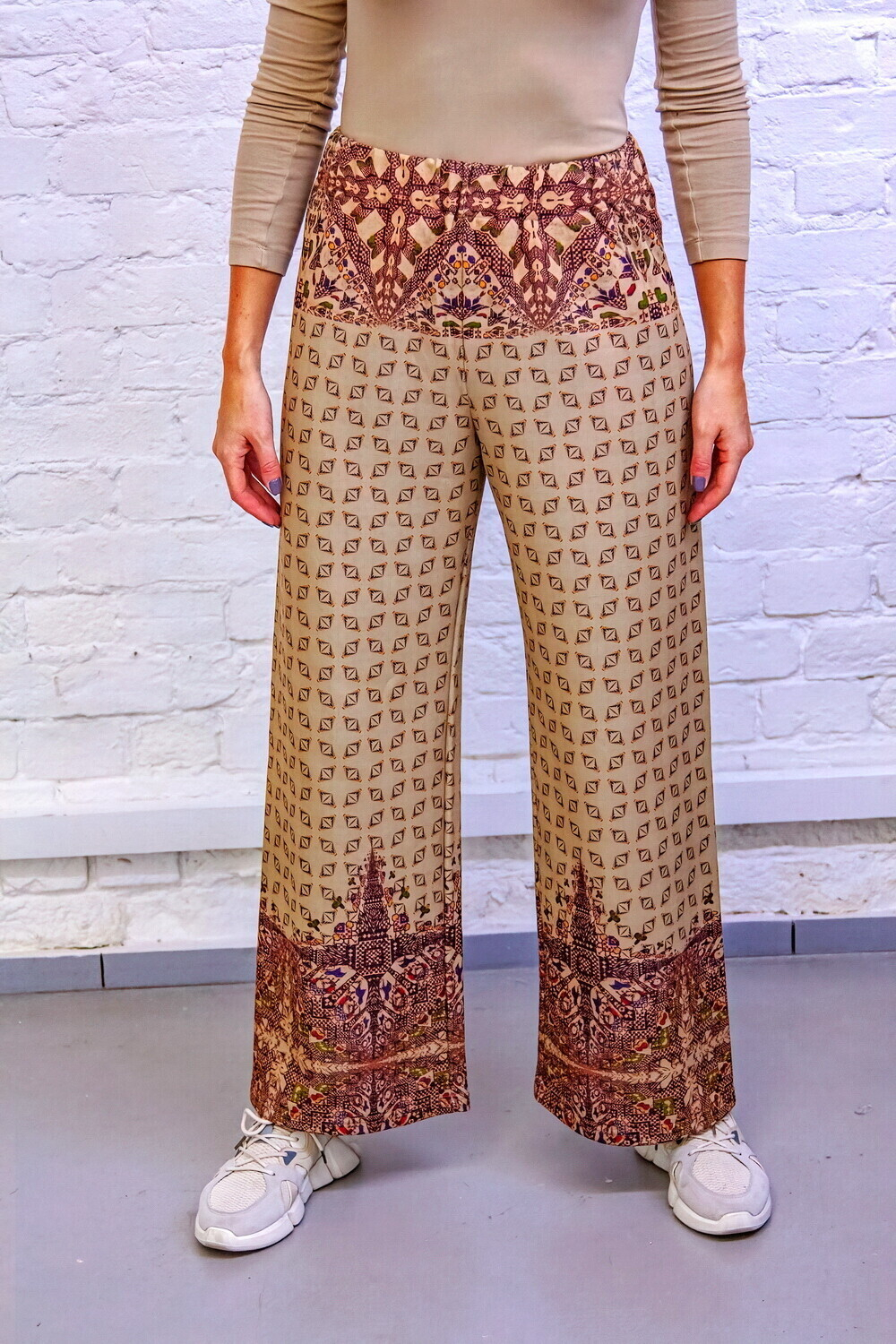 Комплект (худи и брюки) "Оберег", по мотивам старинной русской обережной вышивки