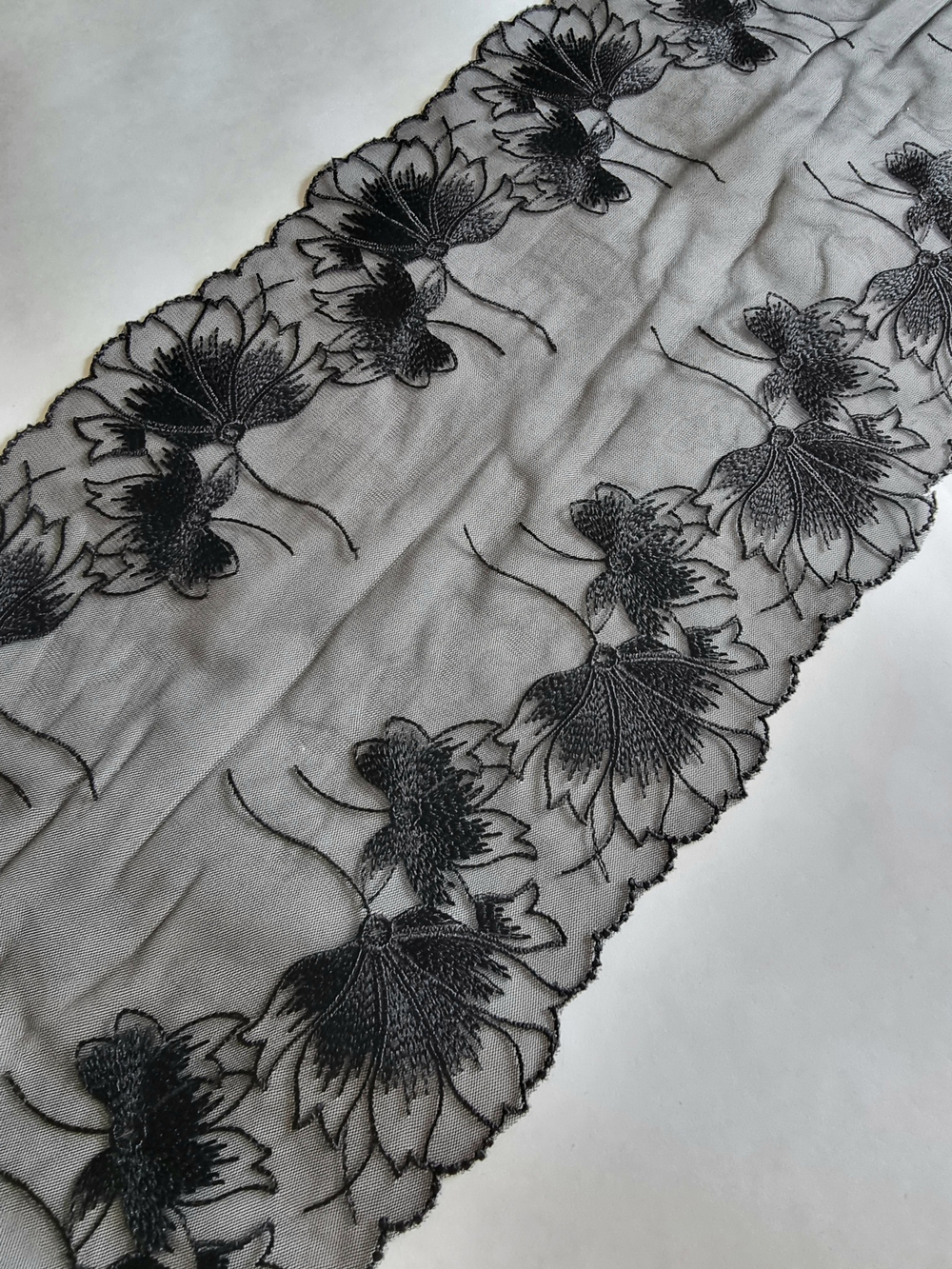 Вышивка на сетке чёрная К206