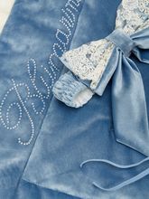 Зимний конверт-одеяло на выписку &quot;Блюмарим&quot; (голубой с молочным кружевом, стразами и бантом) без пледа