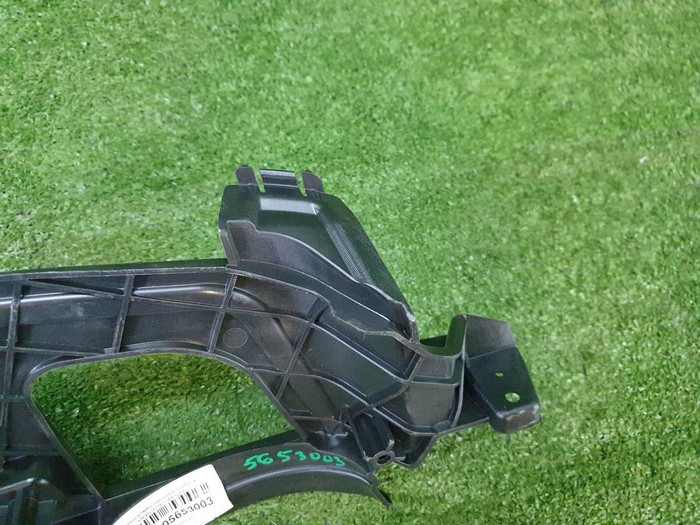 Кронштейн насадки глушителя правый Mercedes E W213 (2016-2021) AMG