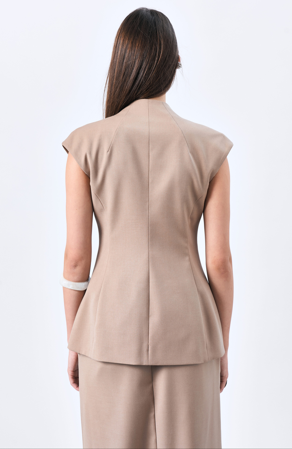 Жилет 1215 миндаль