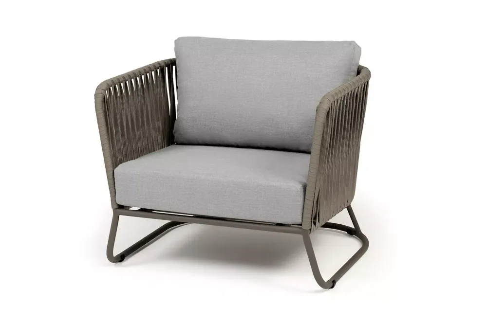 "Багамы" кресло плетеное из роупа, каркас алюминий бежево-серый (RAL7006) муар, роуп серо-коричневый 23мм, ткань светло-серая