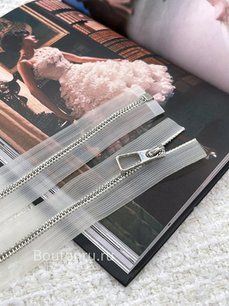 Молния на прозрачной сетке серебристая