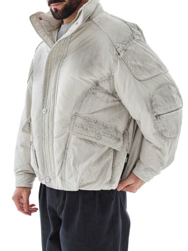 Светло-бежевый короткий пуховик с напылением