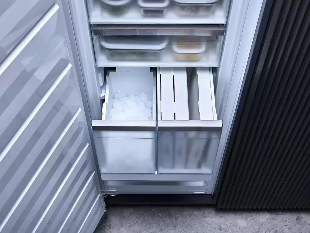 Встраиваемый морозильник Miele FNS 7774 D