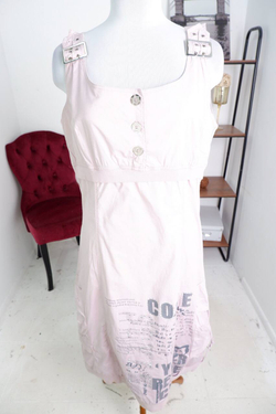 Платье нежного оттенка, визуально на 48 размер