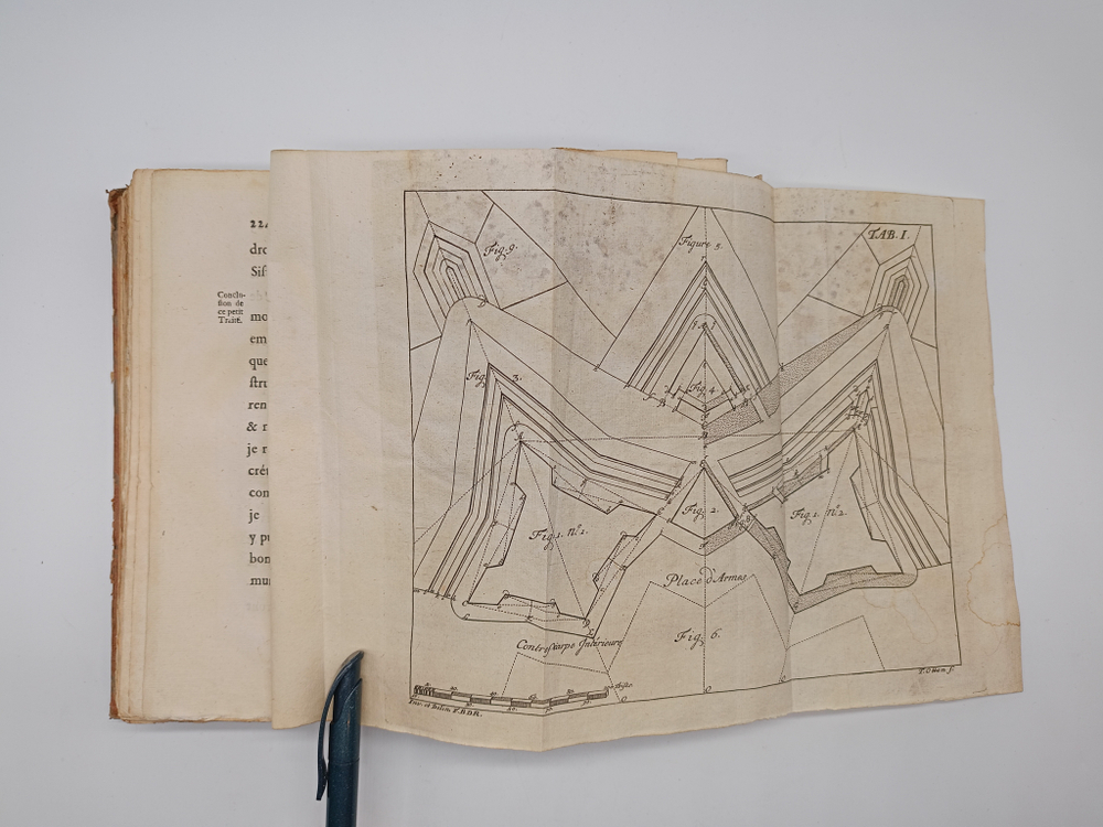 "Lingenieur moderne, ou Essai de fortification". Par. le Baron F. D.R. 1744 г.