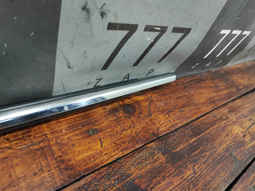 Молдинг стекла переднего левого Toyota Camry (XV70) 17-нв Б/У Оригинал 7572033170