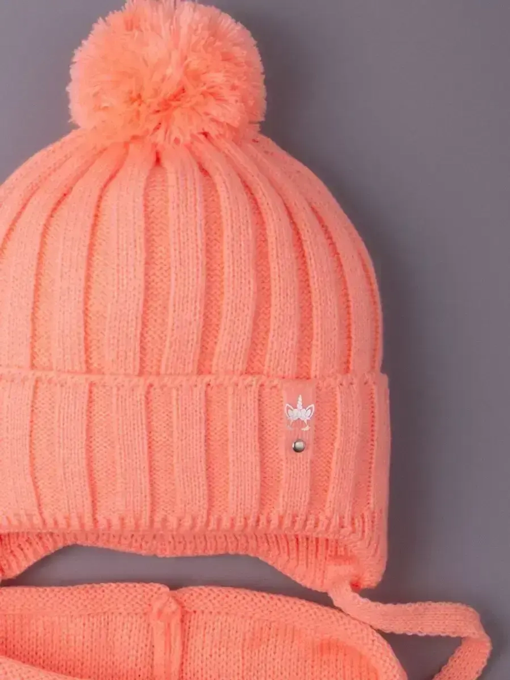 Шапка для девочки со снудом на осень