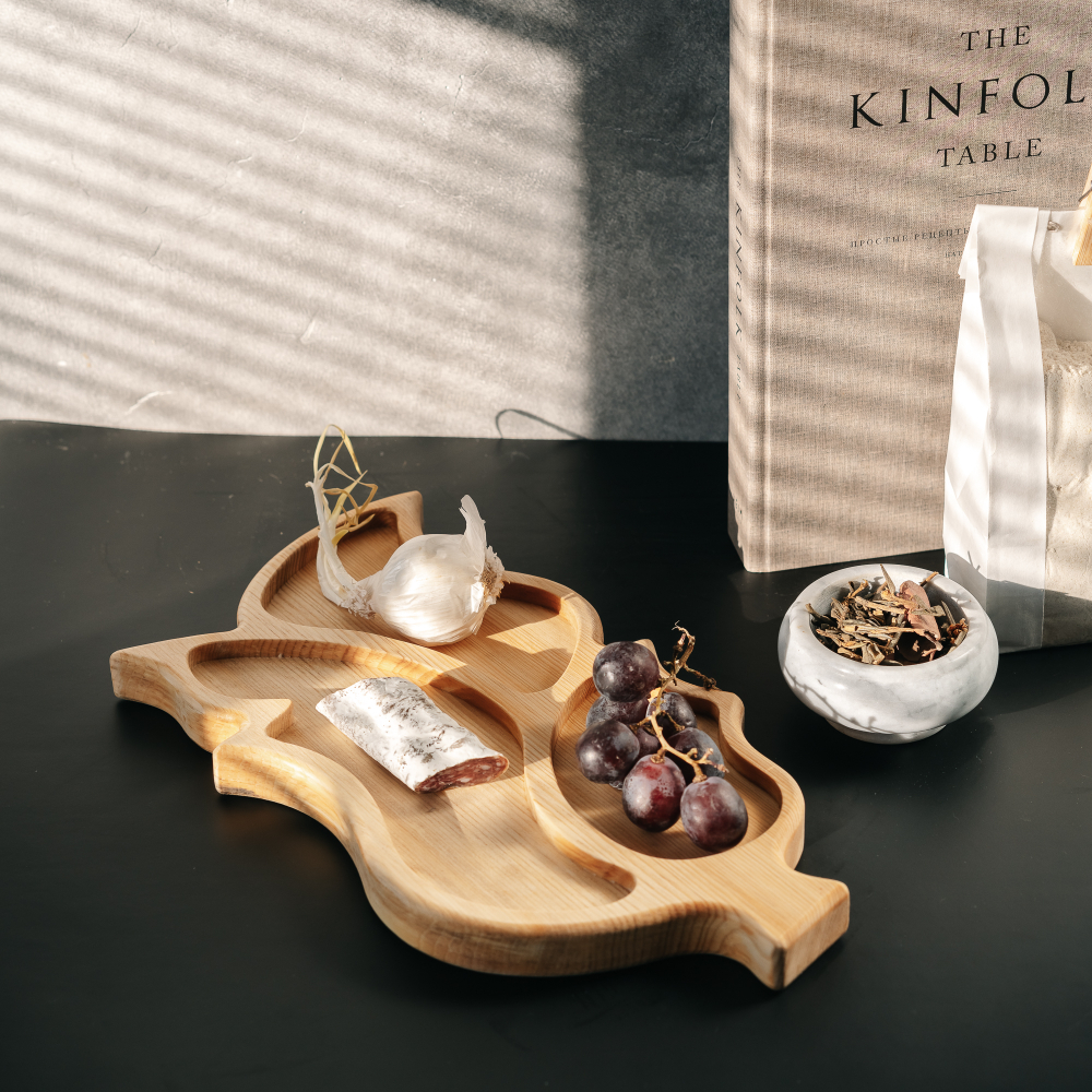 Деревянная менажница из кедра для подачи блюд и закусок. MG14