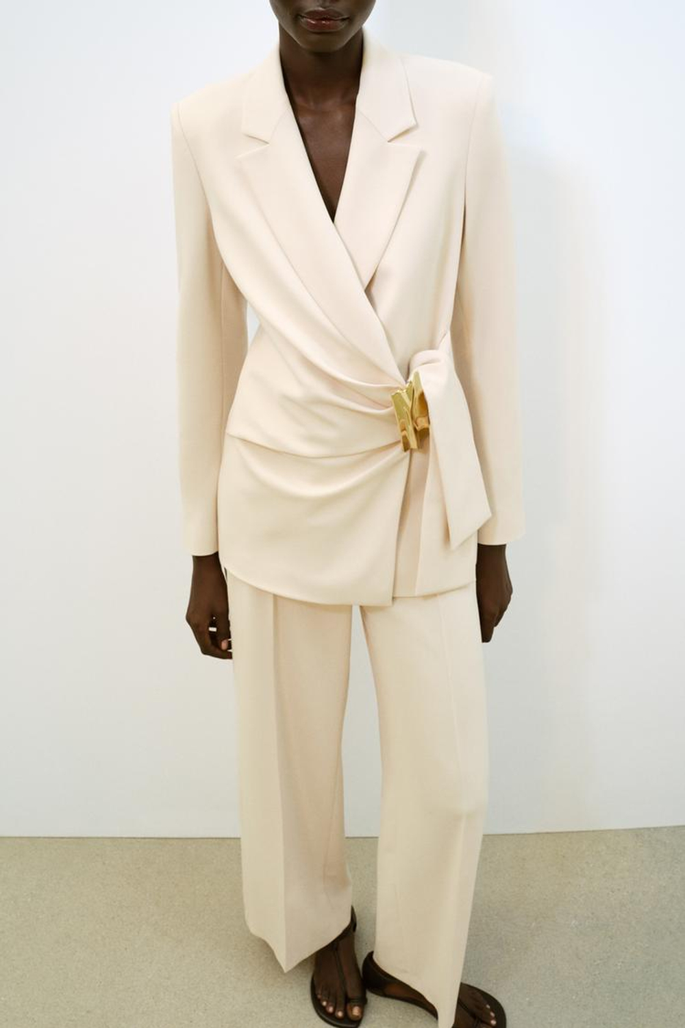 ZARA ДВУБОРТНЫЙ БЛЕЙЗЕР С ПРЯЖКОЙ, ЭКРЮ