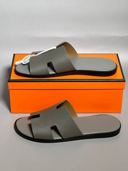 Шлёпанцы серые Hermes