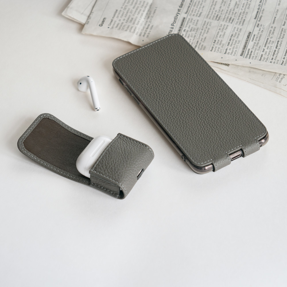 Чехол кожаный для iPhone X/XS серого цвета