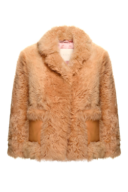 Бежевая шуба с накладными карманами