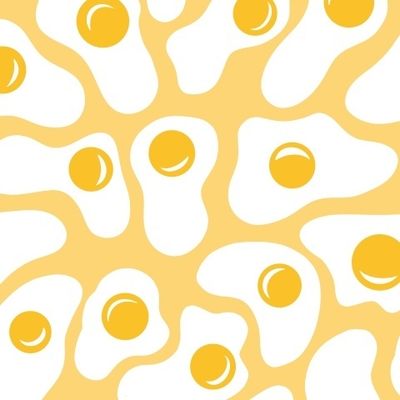 Яичница на желтом фоне