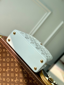 Louis Vuitton Capucines BB