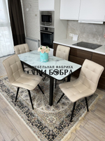 Стеклянный раздвижной стол "Итальянский мрамор" и стулья "ГУЧИ" ваниль