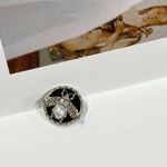 Объемные жемчужные пуговицы Пчела