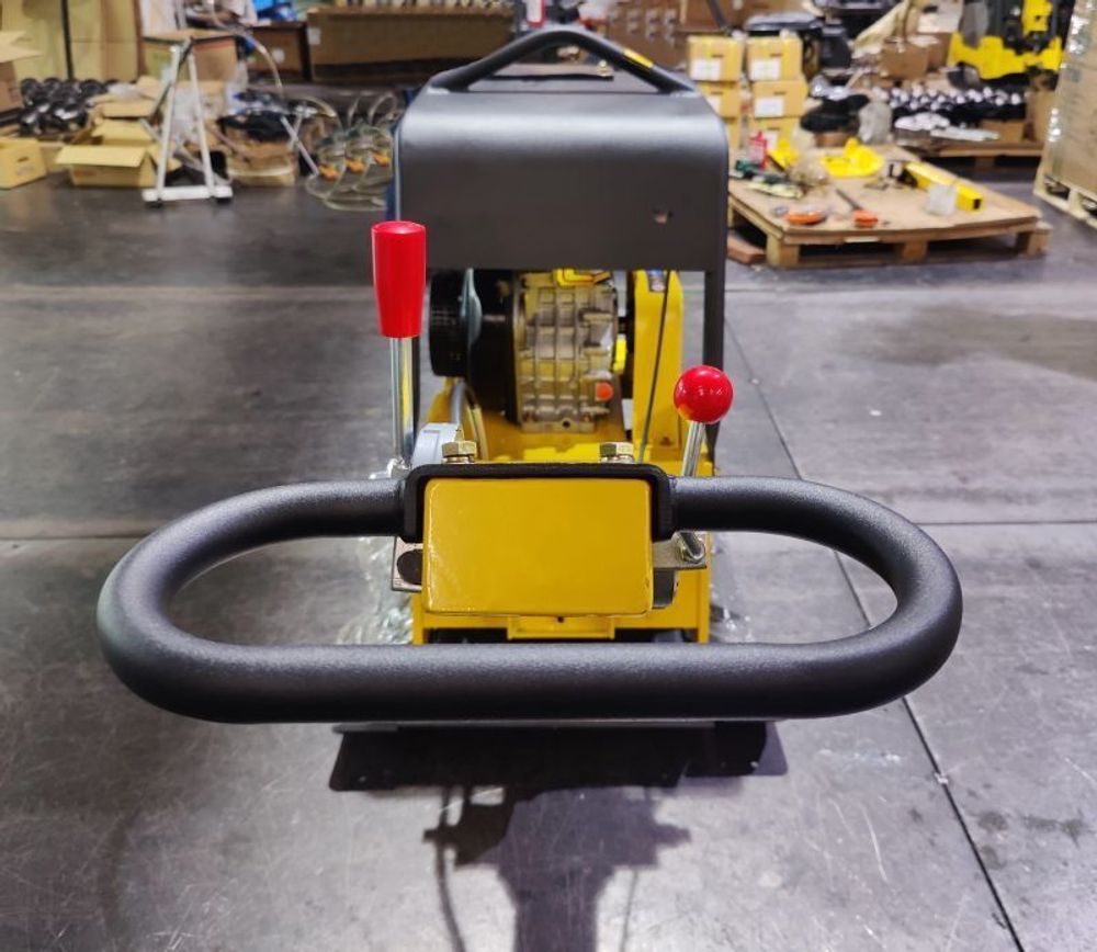 Виброплита реверсивная TOR C-330A дизельная - [315 кг / 38 кН / DIESEL 186FA]