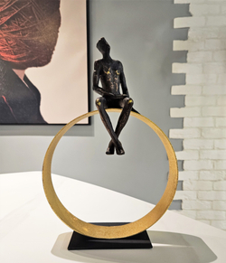 Статуэтка Man on round shelf Decoration-A