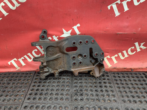 Кронштейн переднего бампера левый