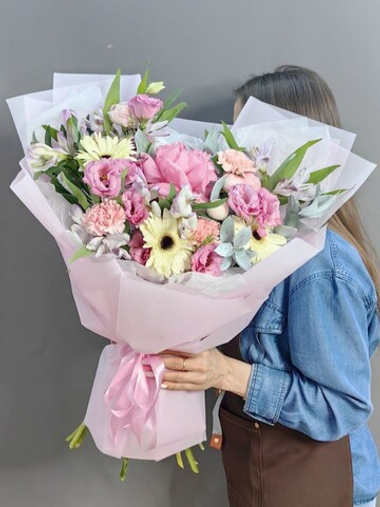Авторский букет в розовой гамме