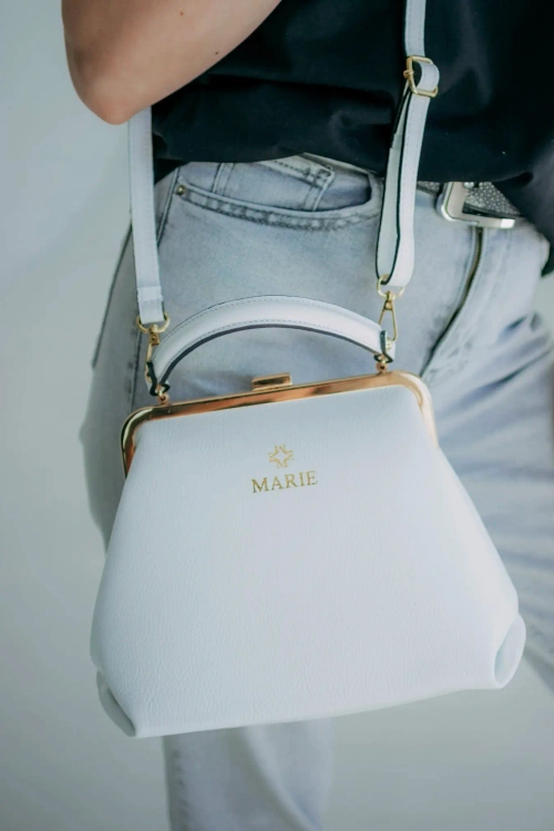 Женская кросс-боди сумка с фермуаром натуральная кожа белая