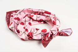 Шейный платок «Карельская клюква», 70×70 см