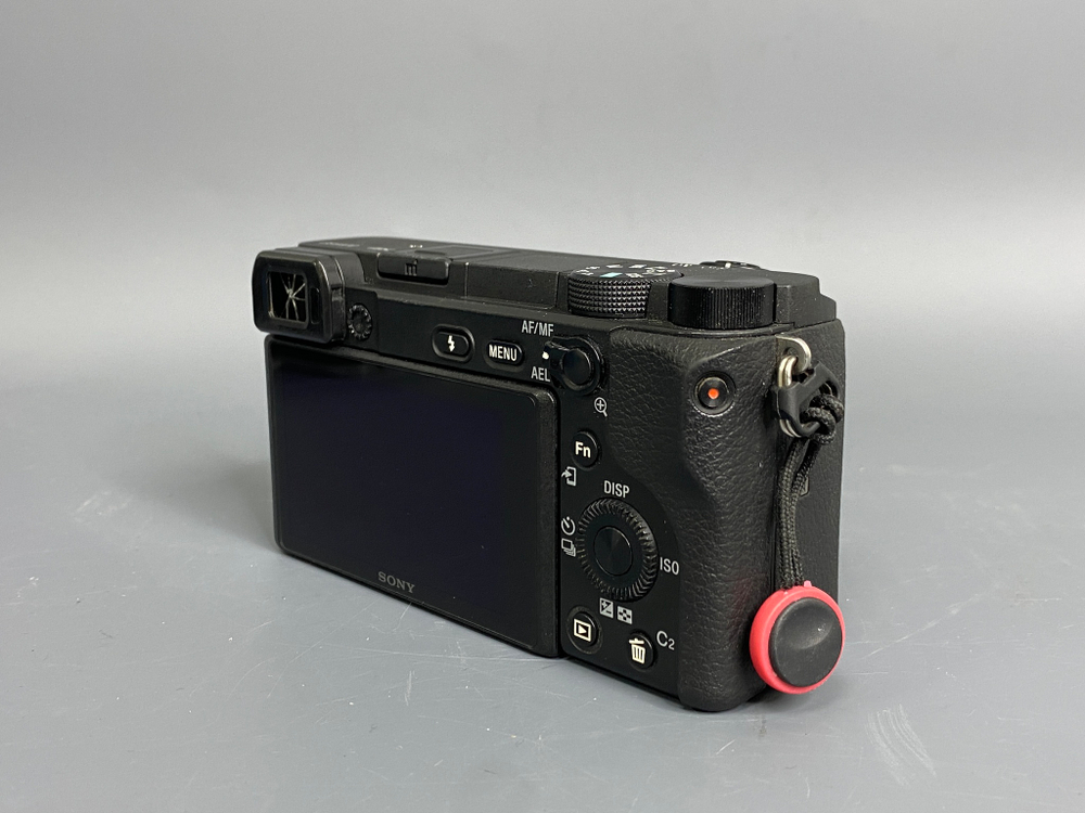Sony A6400 Треснуто стекло видоискателя 1.500 кадров