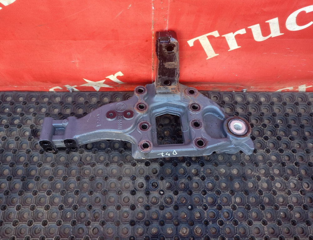 Кронштейн рессоры передней правый