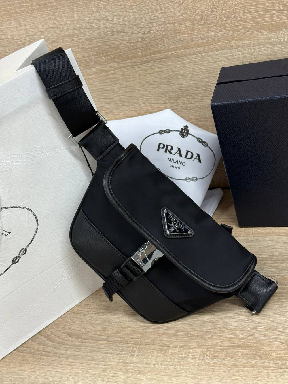 Сумка-мессенджер Prada