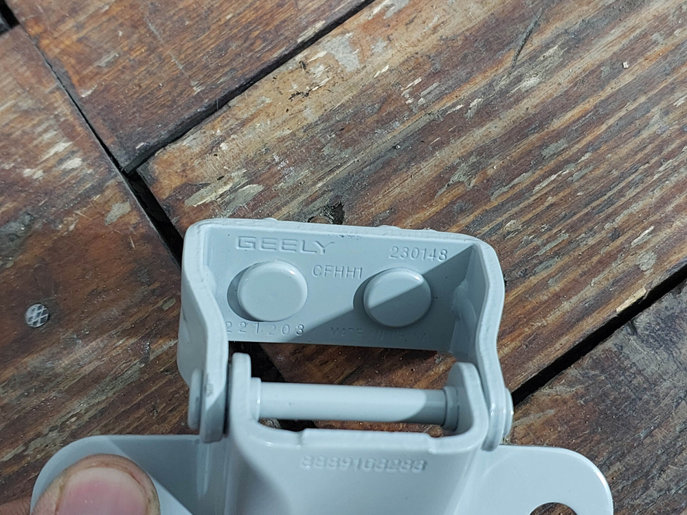 Петли багажника комплект Geely Monjaro 21-нв Новые Оригинал 5062045600C15