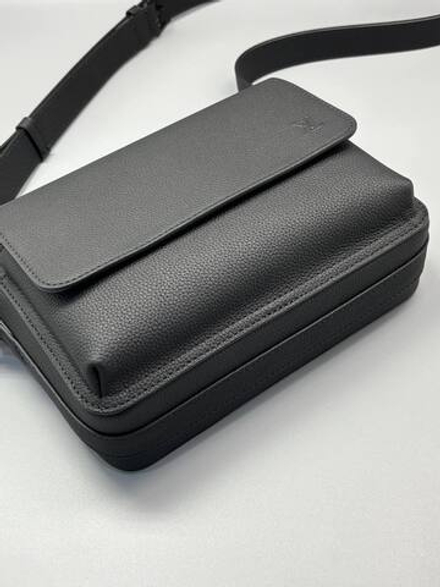 Сумка-мессенджер Louis Vuitton