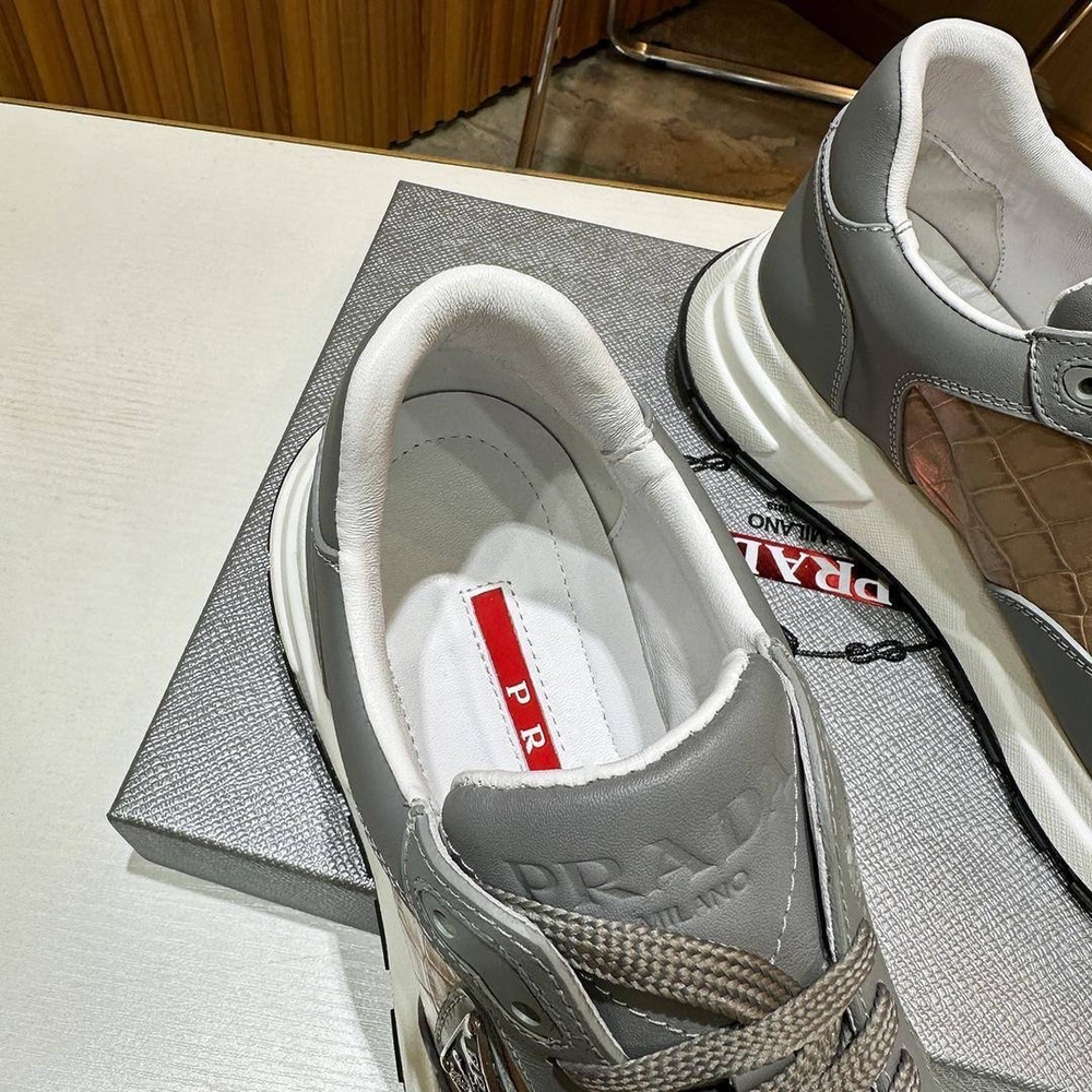 Кроссовки Prada